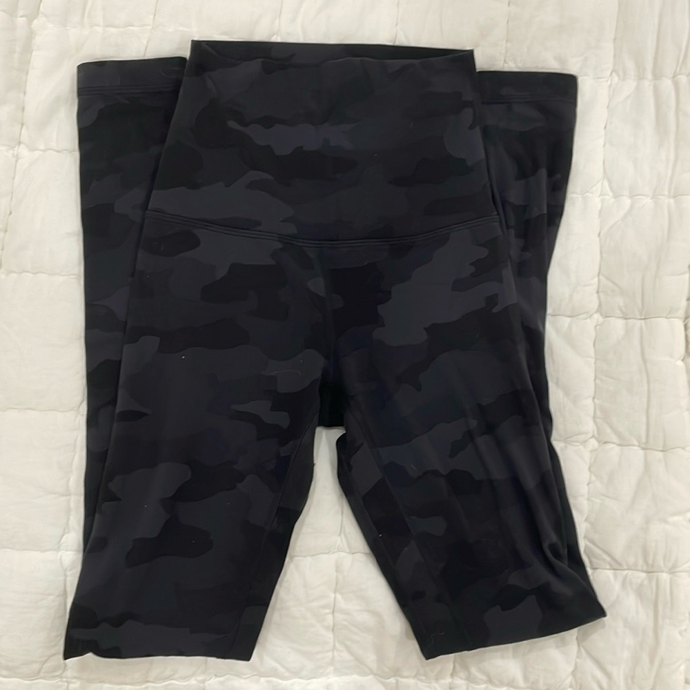 Lululemon Camo align leggings 28” SIZE 2